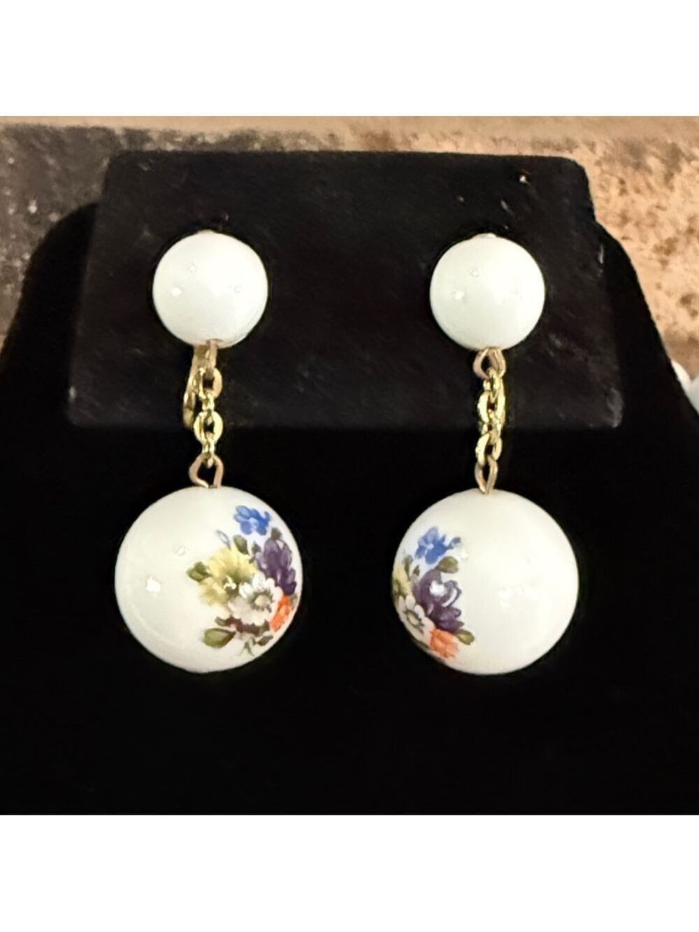 Vintage Graduated White Beaded Floral Necklace and dangle drop earrings - Picture 3 of 6